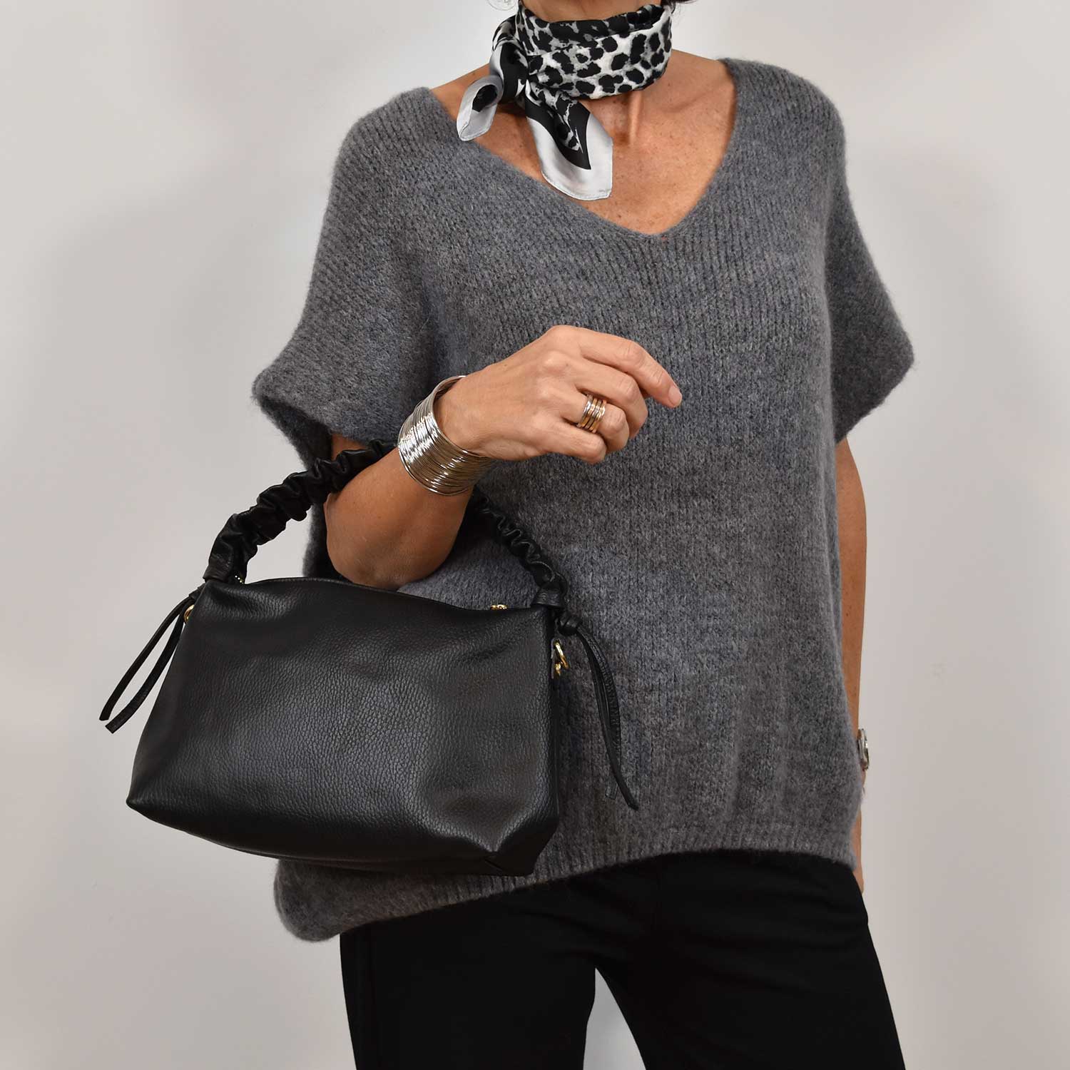 Bolso fruncido negro - Imagen 2