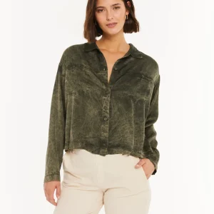 Camisa con bolsillos delanteros