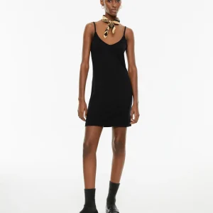 Vestido forro corto de tirantes